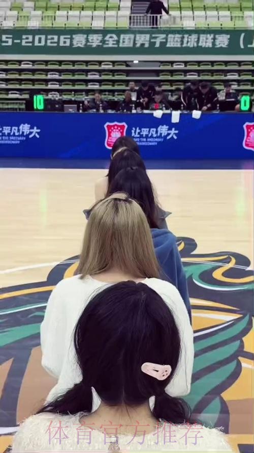 上海玄鸟啦啦队社媒分享舞蹈：甜妹拯救世界！